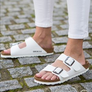 NWOT Birkenstock white Arizona sandals size 40 9